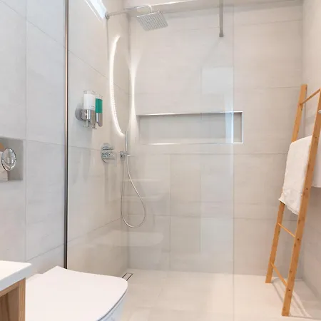 T Junior Luxury * Koróni