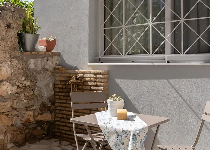 T Junior Luxury 펜션 Koróni