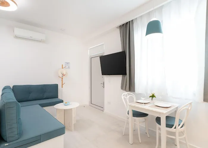 T Junior Luxury 펜션 Koróni